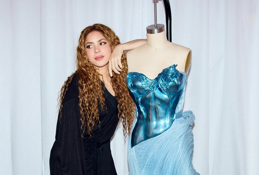 Shakira: el significado detrás del vestido azul que usa en su gira